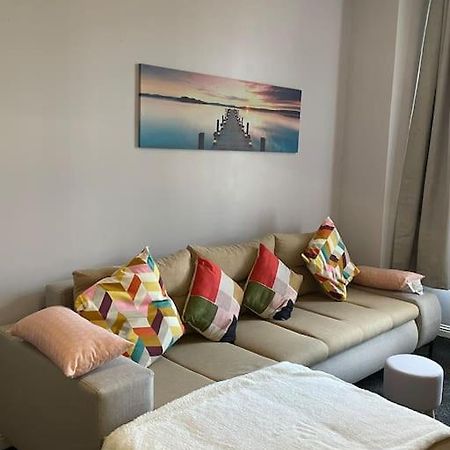 Spacious One Bedroom Flat, Entire Property. Greenock Exteriör bild