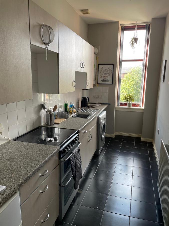 Spacious One Bedroom Flat, Entire Property. Greenock Exteriör bild