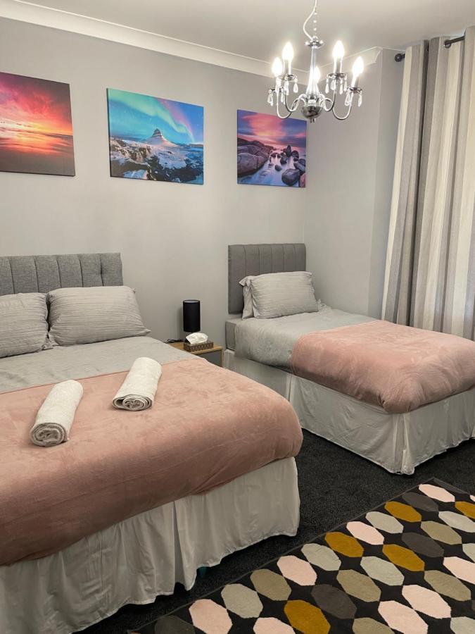 Spacious One Bedroom Flat, Entire Property. Greenock Exteriör bild